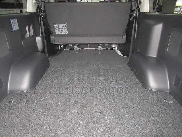 Toyota HiAce 2021 White