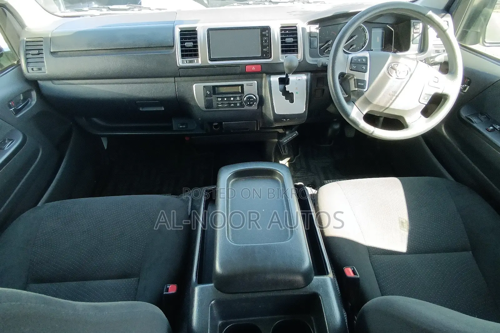 Toyota HiAce 2021 White
