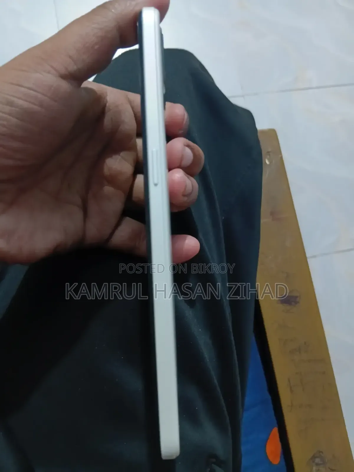 ওপ্পো এফ১৭ ১২৮ জিবি হোয়াইট