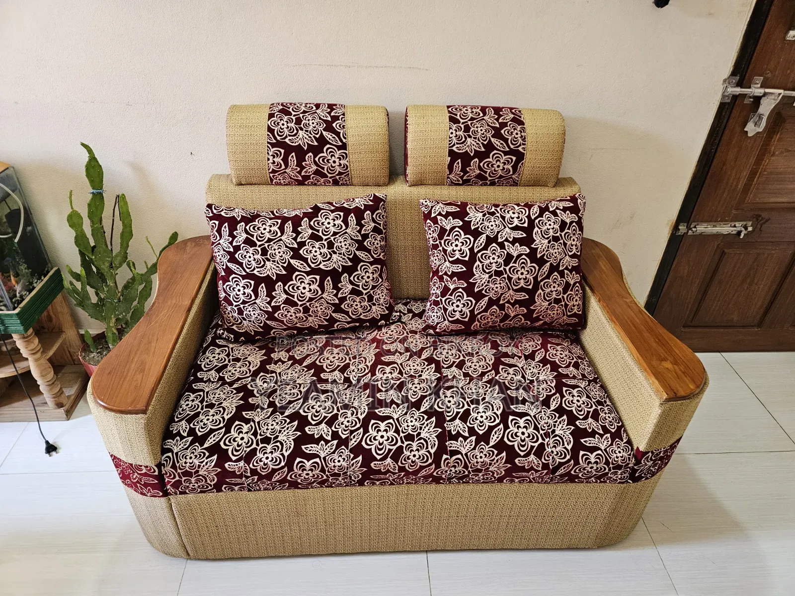 ৫ সিটার সোফা