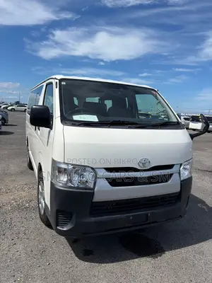 Toyota HiAce 2021 White