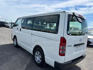 Toyota HiAce 2021 White