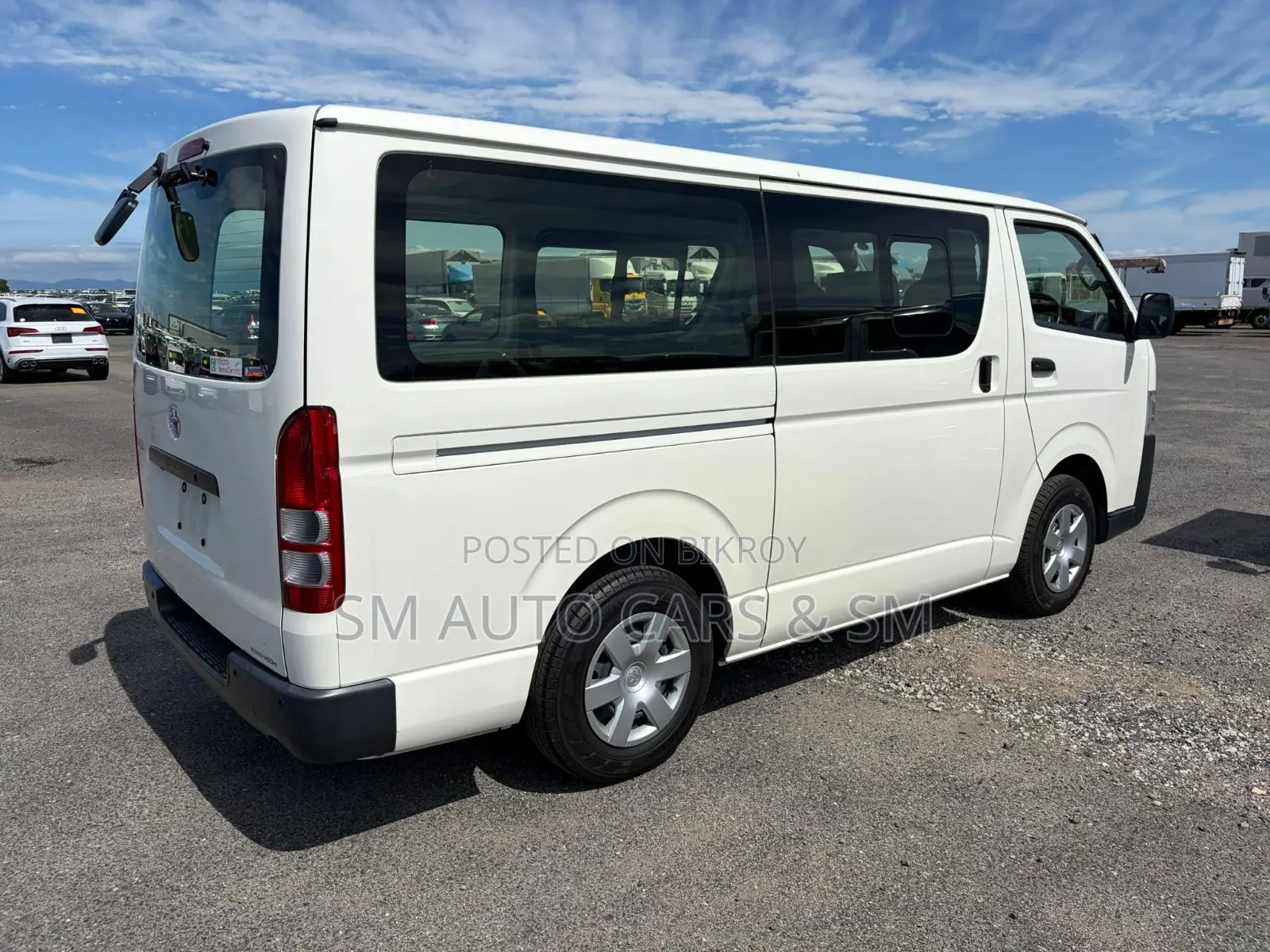 Toyota HiAce 2021 White