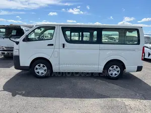 Toyota HiAce 2021 White