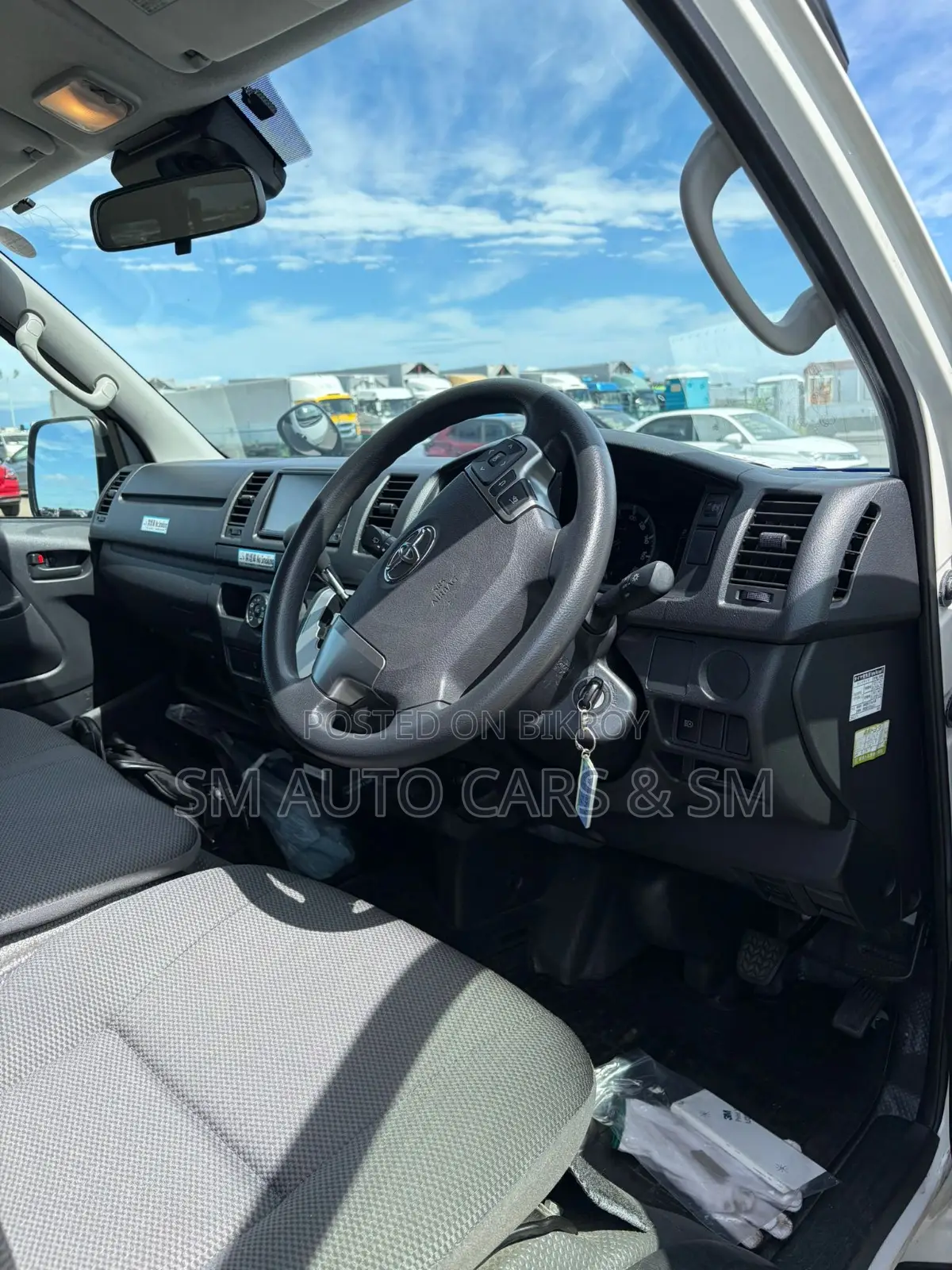 Toyota HiAce 2021 White