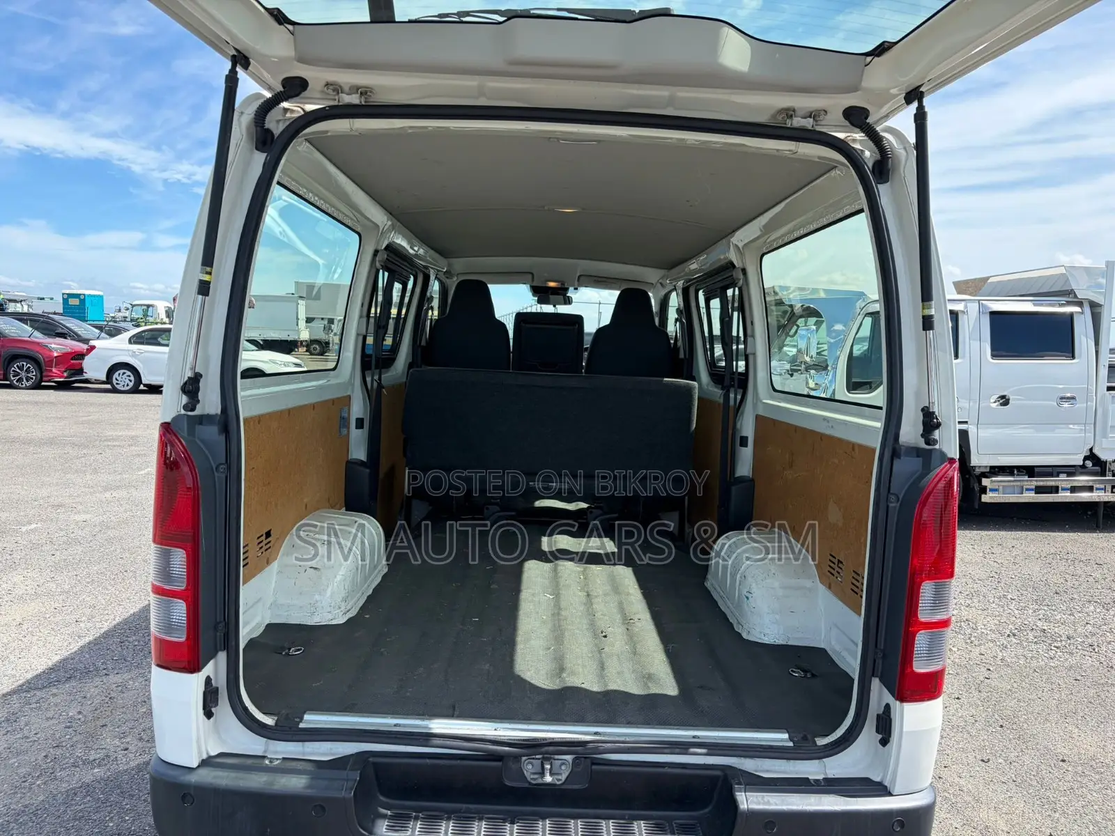 Toyota HiAce 2021 White