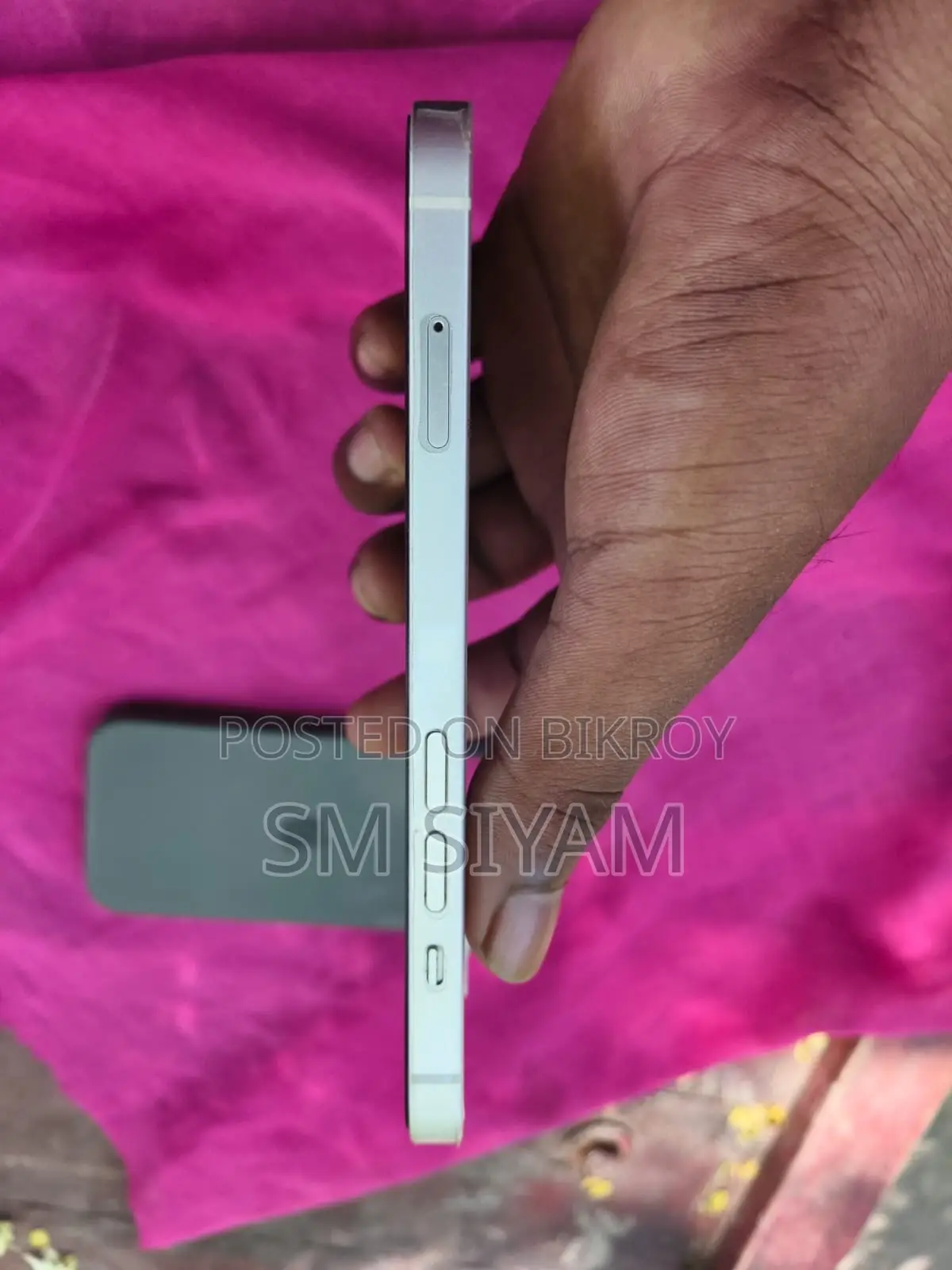 অ্যাপল আইফোন ১৩ ১২৮ জিবি হোয়াইট
