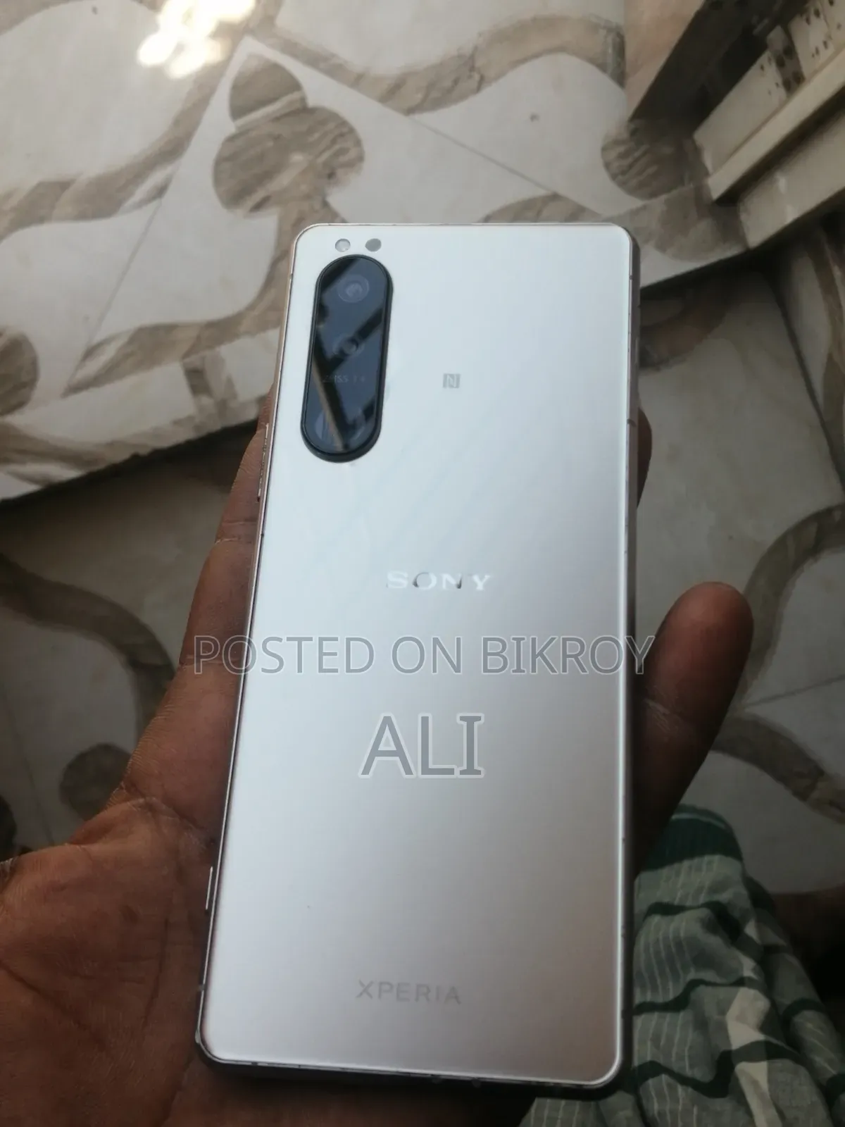 সনি এক্সপেরিয়া ৫ ৩য় সংস্করণ ১২৮ জিবি সিলভার