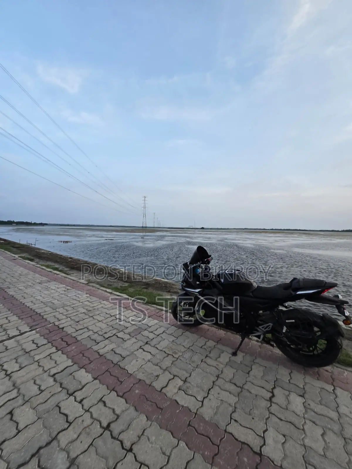 ইয়ামাহা ২০২৫ কালো