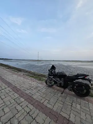 ইয়ামাহা ২০২৫ কালো