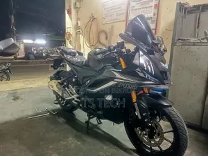 ইয়ামাহা ২০২৫ কালো