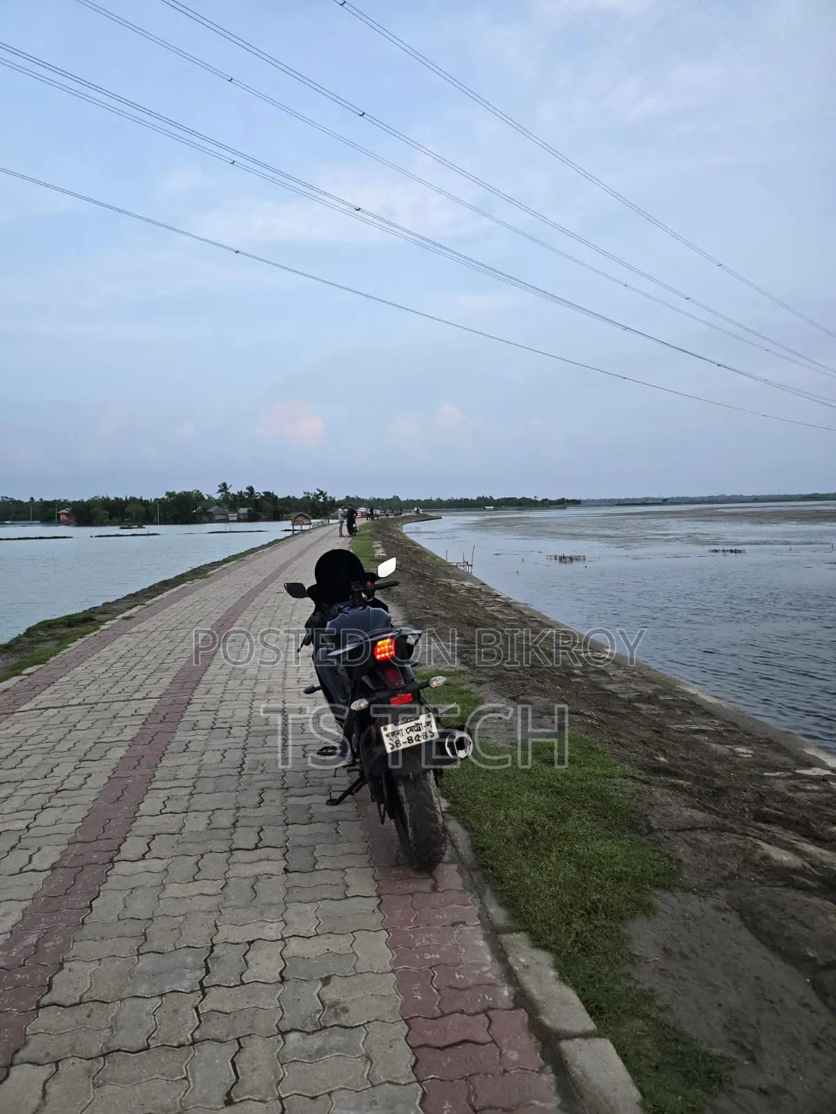 ইয়ামাহা ২০২৫ কালো