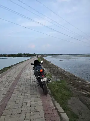 ইয়ামাহা ২০২৫ কালো