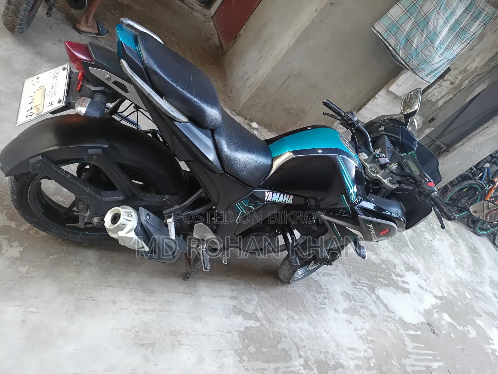 ইয়ামাহা ফেজার ভি২ ২০১৬ কালো