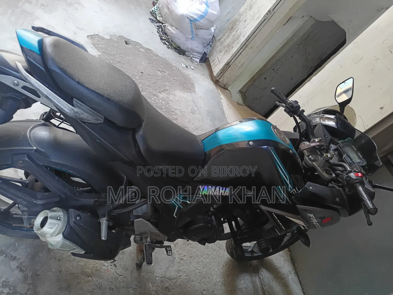 ইয়ামাহা ফেজার ভি২ ২০১৬ কালো