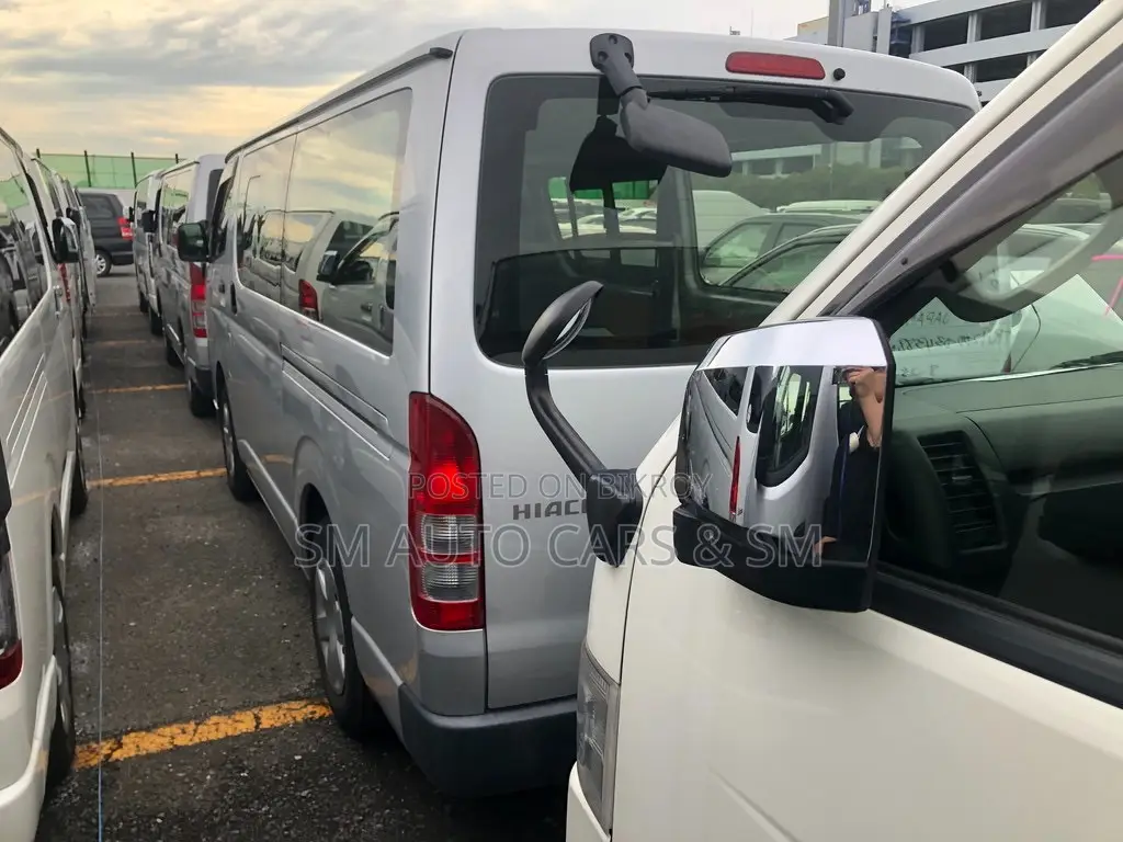 Toyota HiAce 2021 Silver