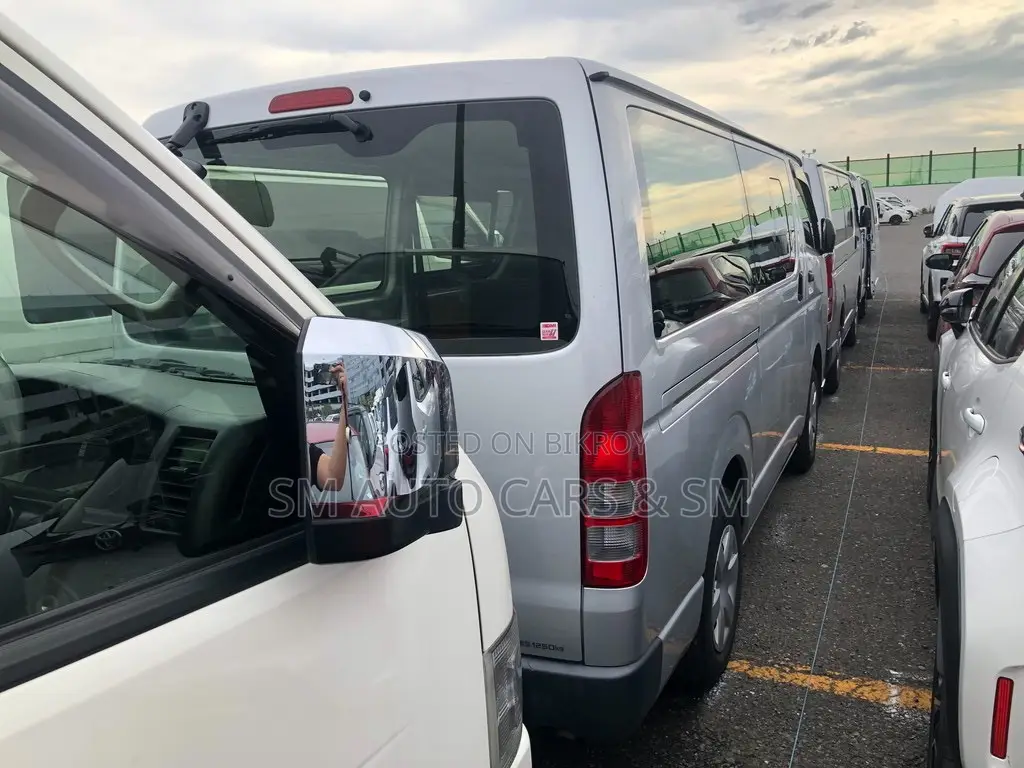 Toyota HiAce 2021 Silver