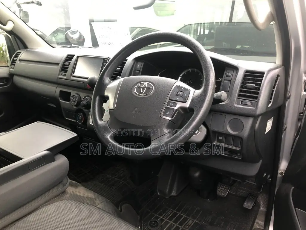 Toyota HiAce 2021 Silver