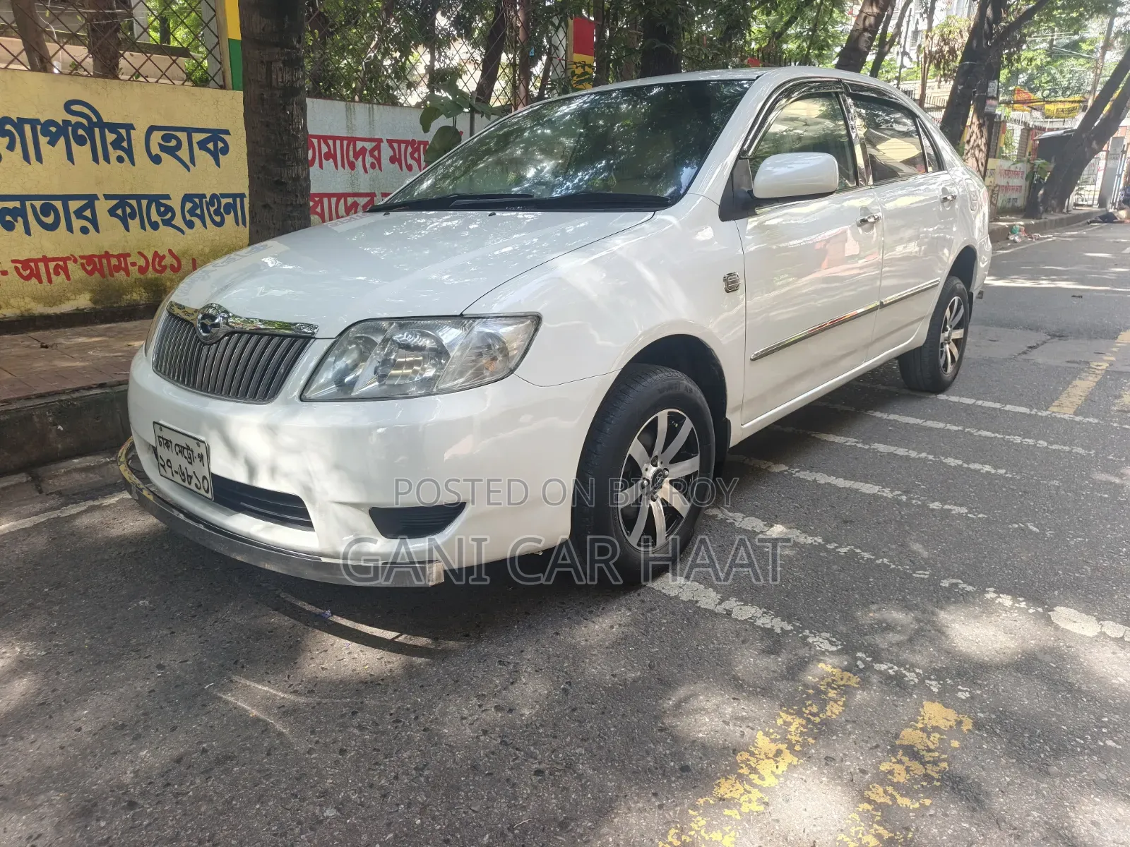 টয়োটা করোল্লা ২০০৪ হোয়াইট