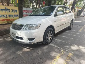টয়োটা করোল্লা ২০০৪ হোয়াইট