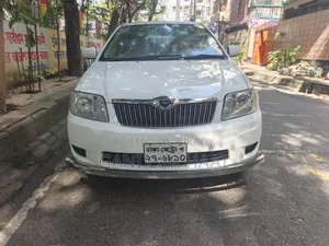 টয়োটা করোল্লা ২০০৪ হোয়াইট
