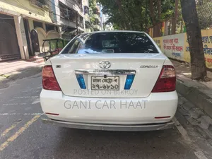 টয়োটা করোল্লা ২০০৪ হোয়াইট