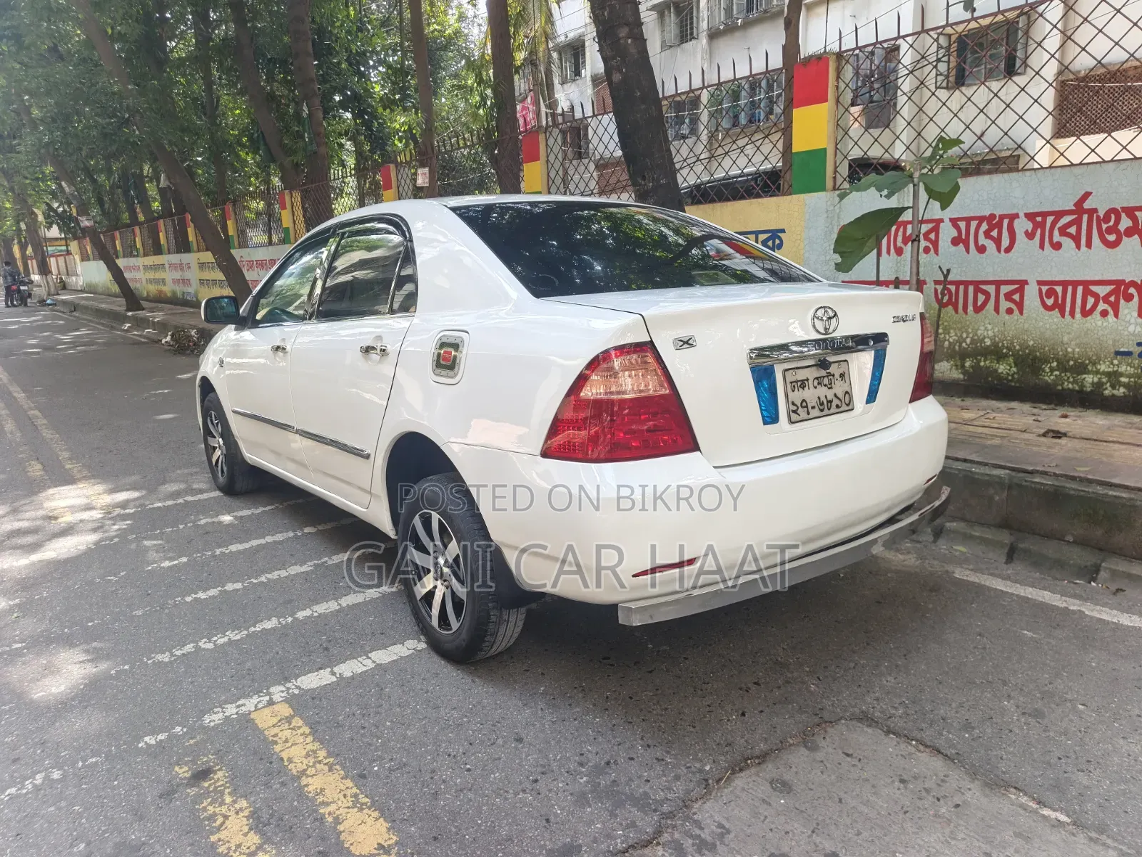 টয়োটা করোল্লা ২০০৪ হোয়াইট