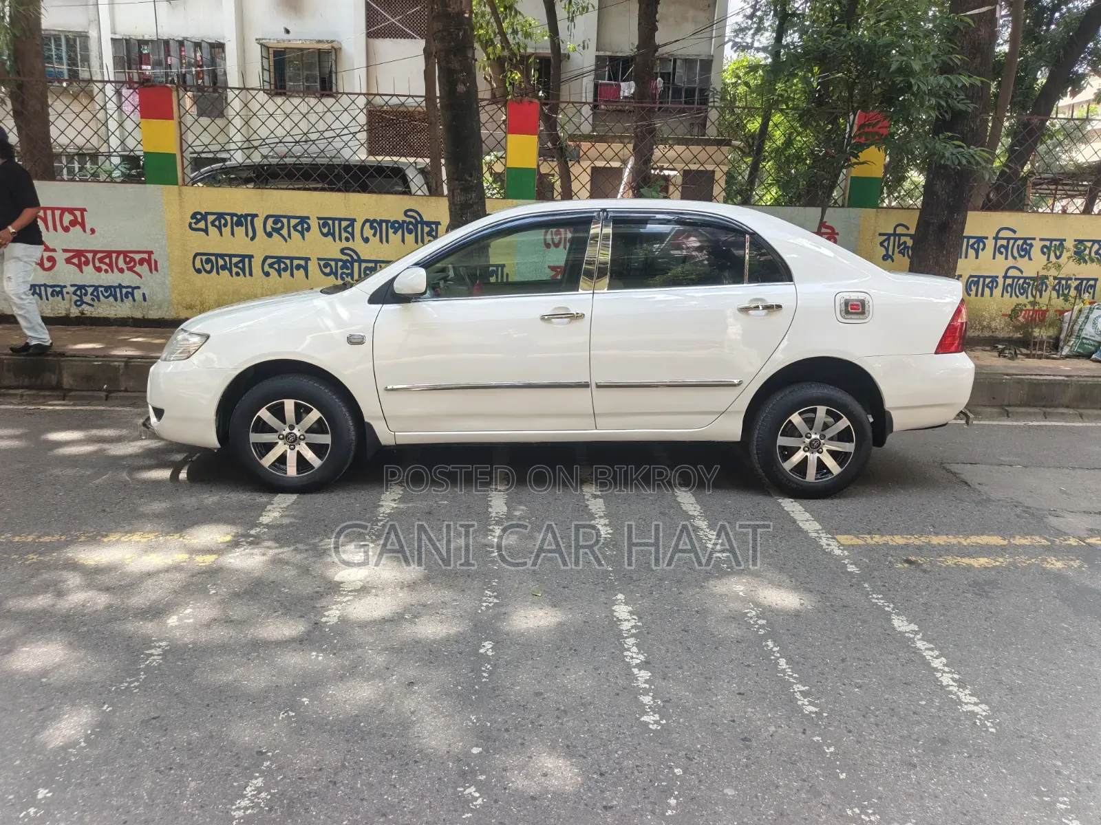 টয়োটা করোল্লা ২০০৪ হোয়াইট