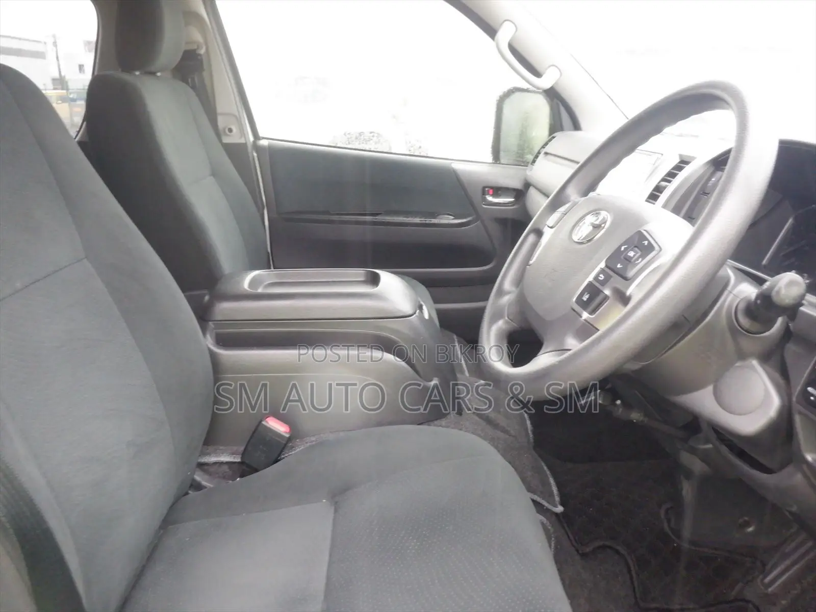 Toyota HiAce 2021 Silver