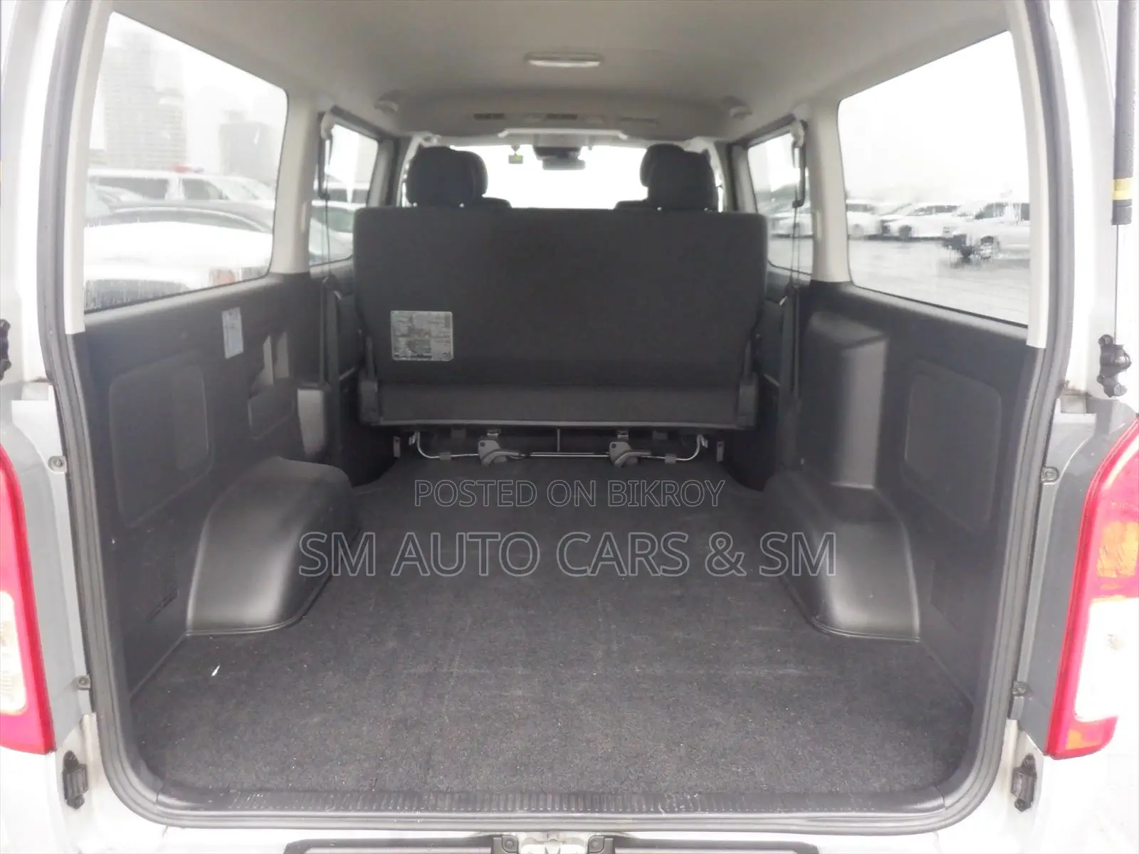 Toyota HiAce 2021 Silver