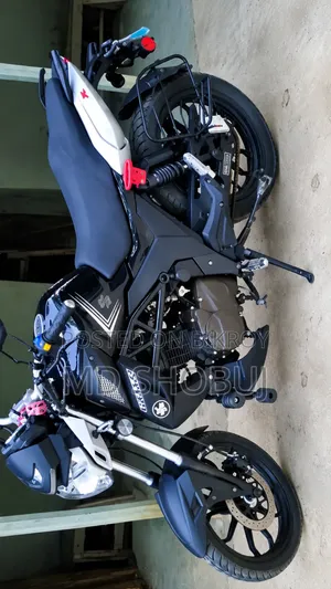 রানার এক্সট্রিট ১৫০ ২০২৩ ব্ল্যাক