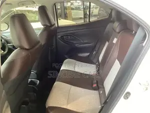 টয়োটা ইয়ারিস ক্রস ২০২১ পার্ল
