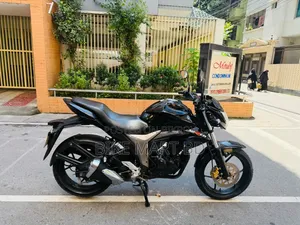 সুজুকি জিক্সার ২০১৭ কালো