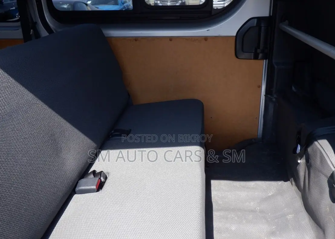 Toyota HiAce 2021 Silver