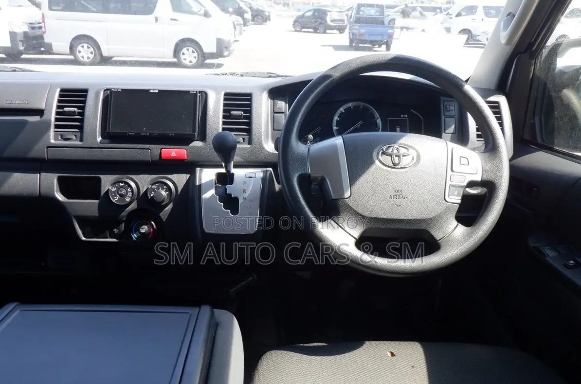 Toyota HiAce 2021 Silver