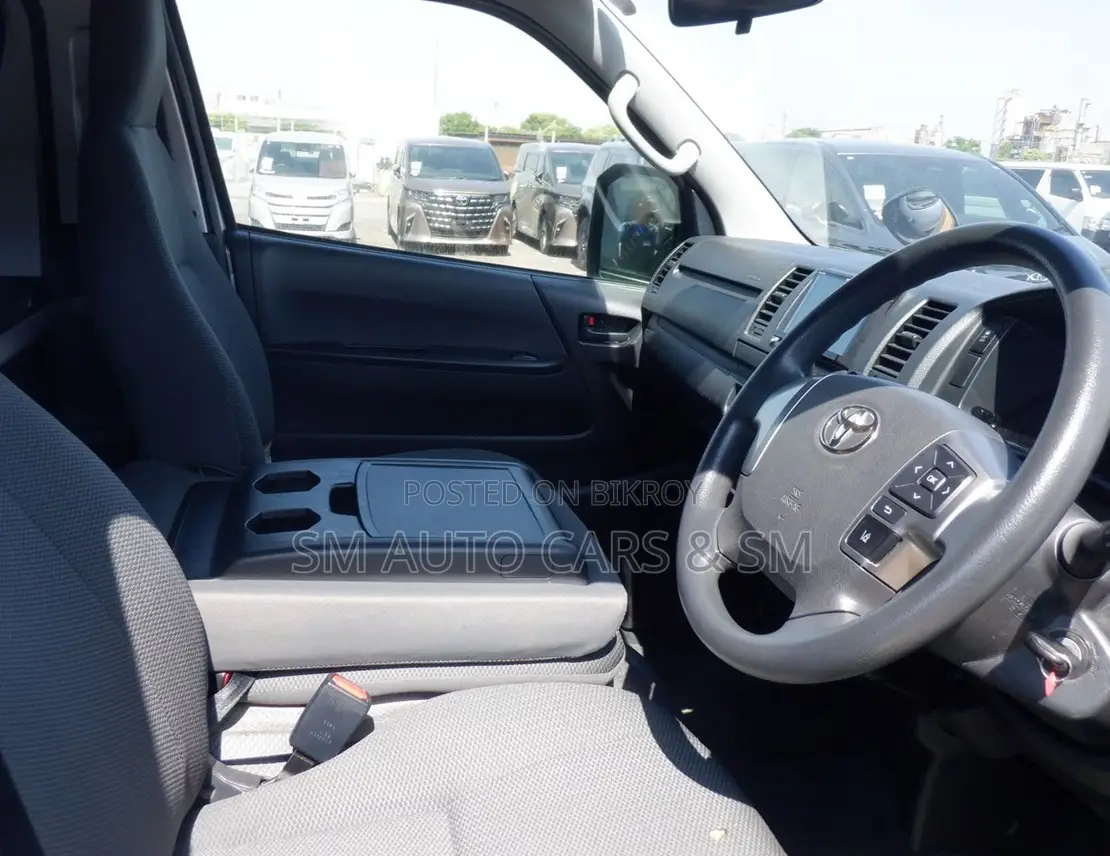 Toyota HiAce 2021 Silver