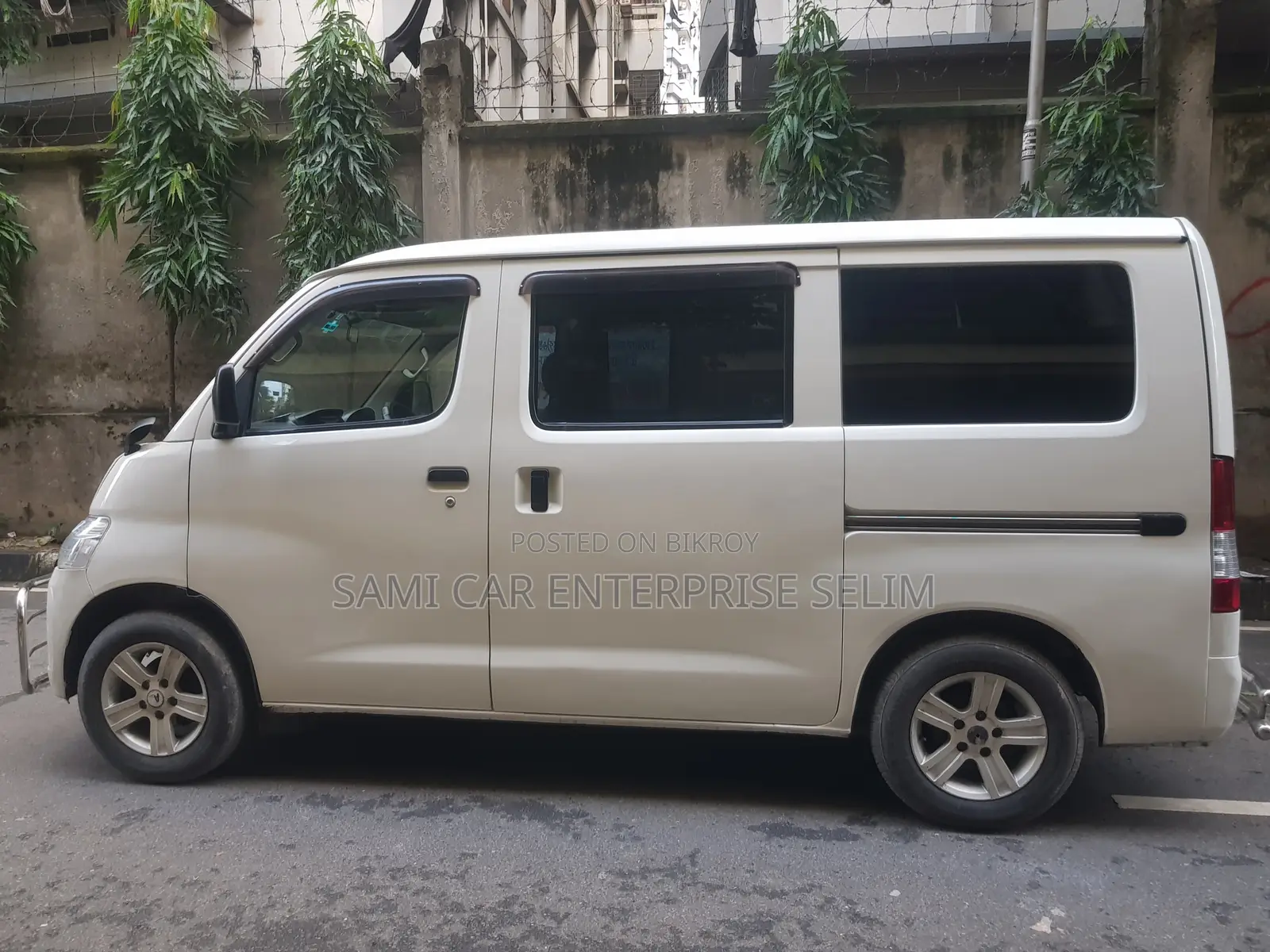 Toyota Noah 2010 White