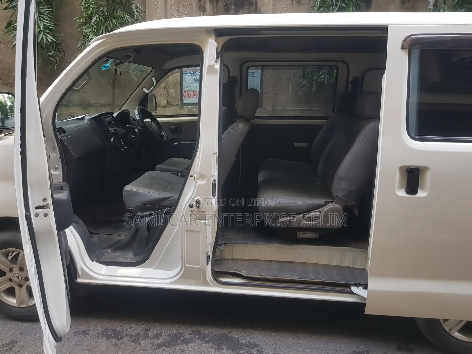 Toyota Noah 2010 White