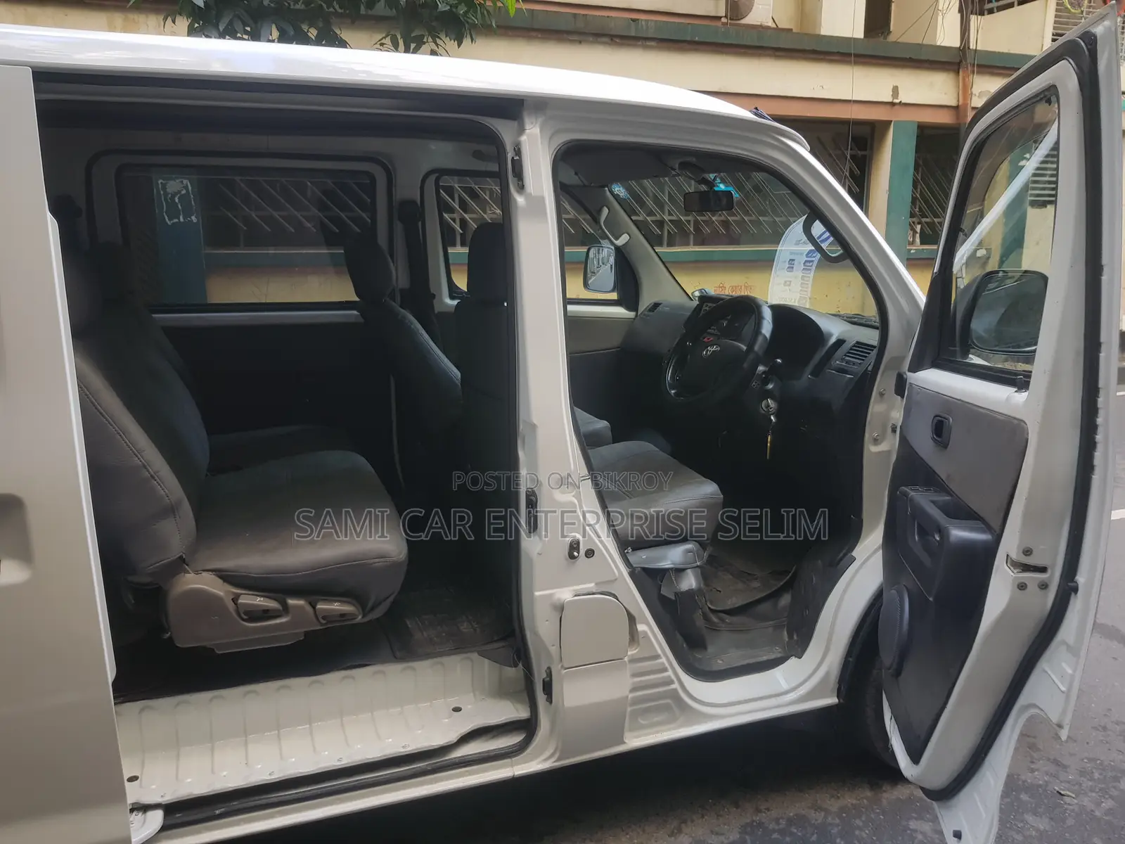Toyota Noah 2010 White