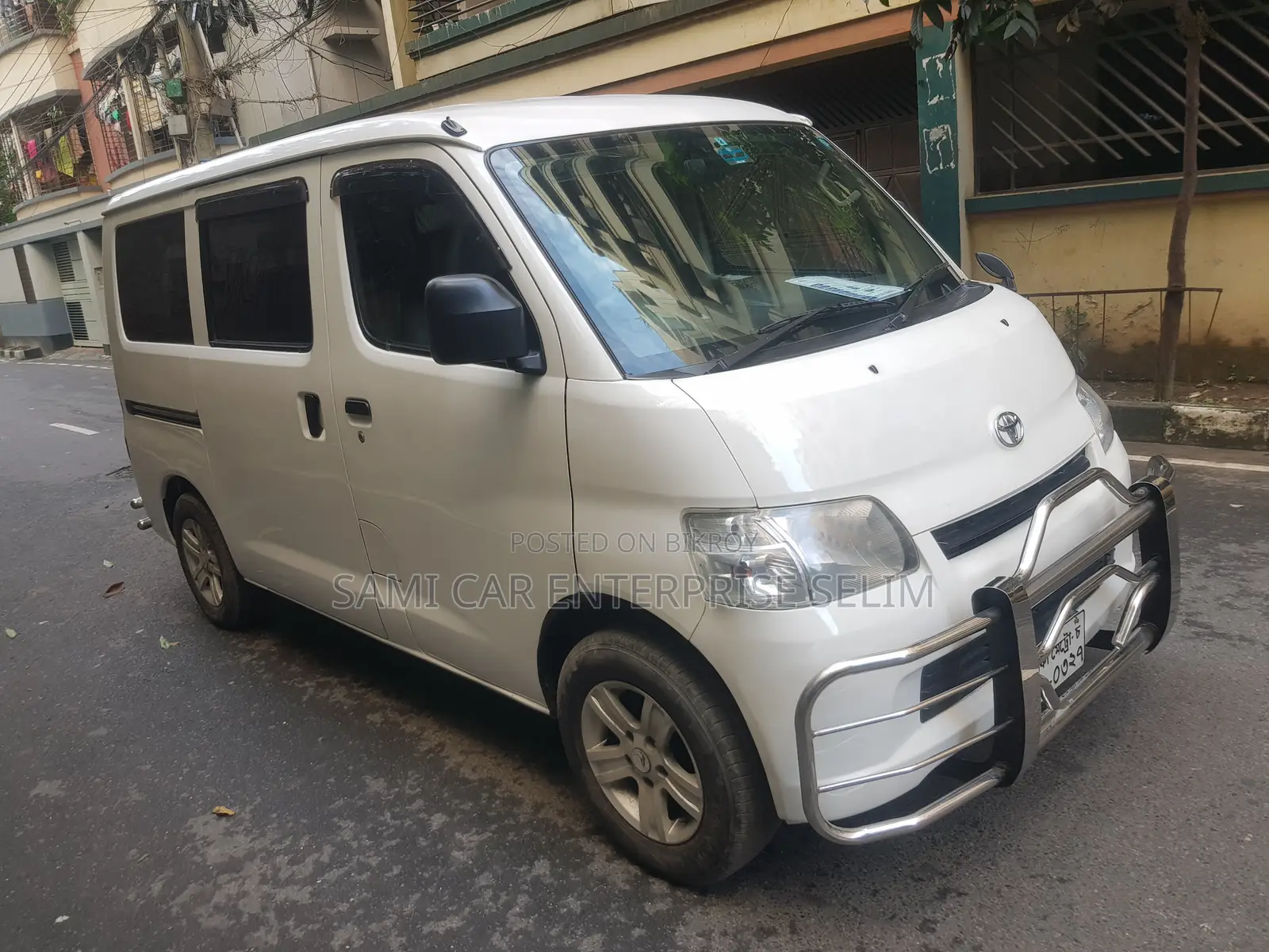 Toyota Noah 2010 White