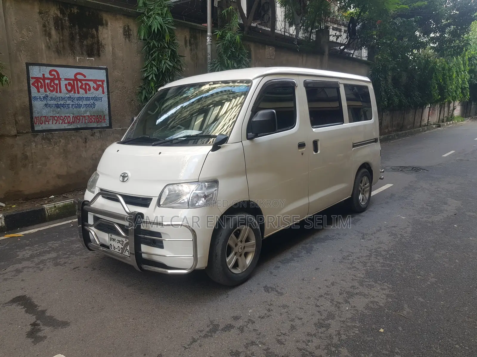 Toyota Noah 2010 White