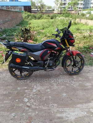 টিভিএস স্ট্রাইকার ১২৫ ২০১৬ লাল