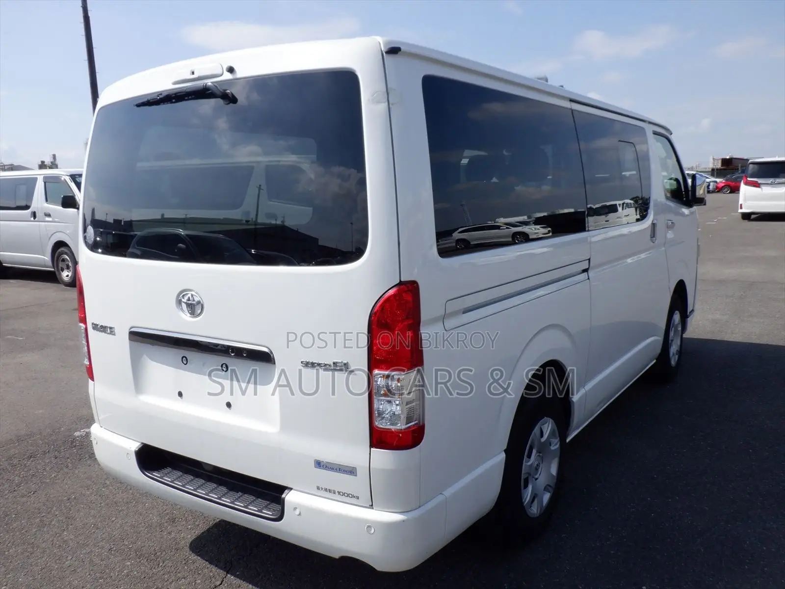 Toyota HiAce 2022 White
