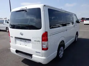 Toyota HiAce 2022 White