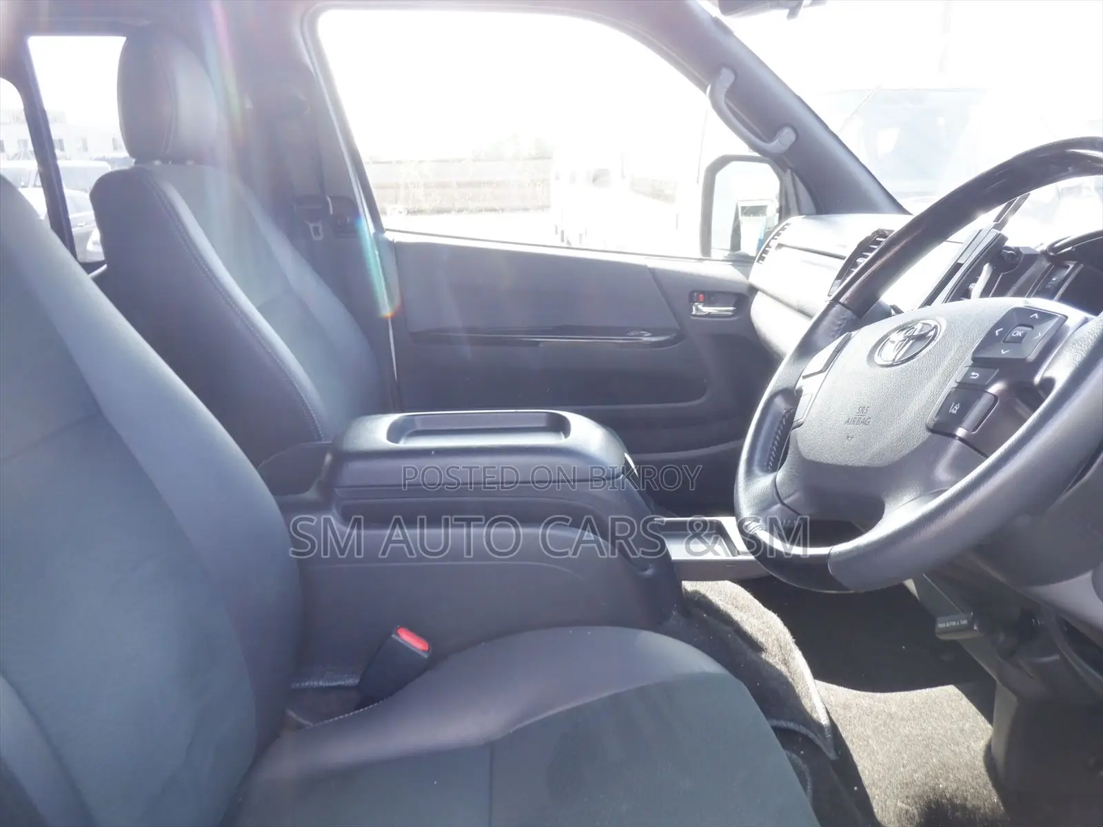 Toyota HiAce 2022 White