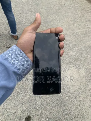 ভিভো ভি৪০ই ২৫৬ জিবি গোল্ড