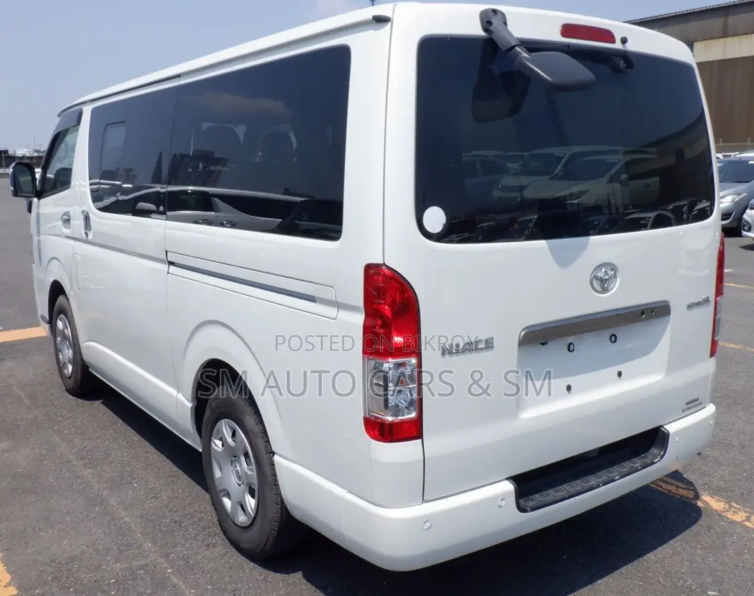 Toyota HiAce 2021 White
