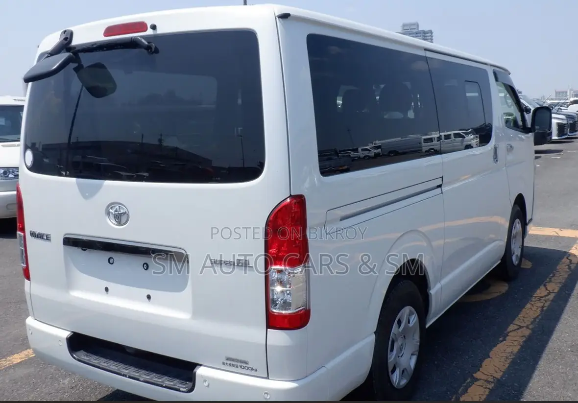 Toyota HiAce 2021 White