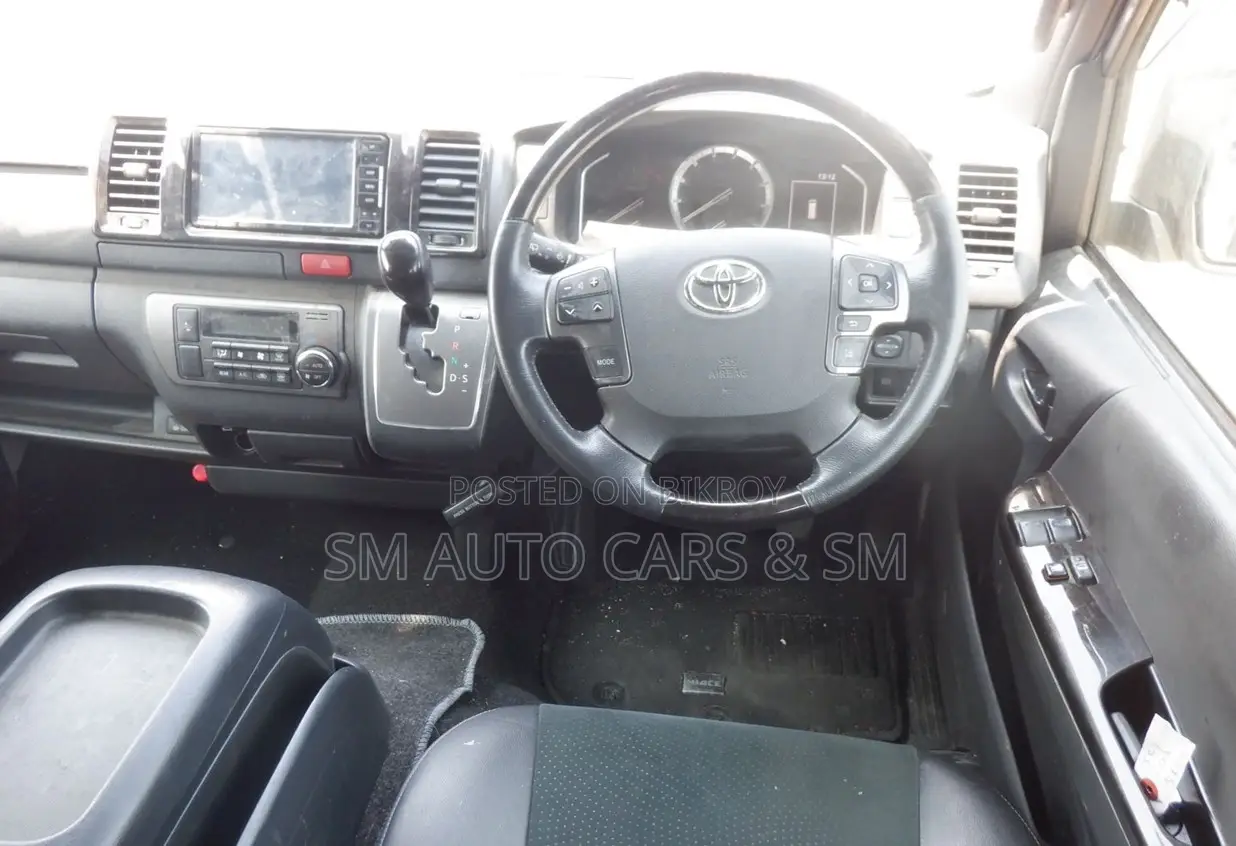 Toyota HiAce 2021 White