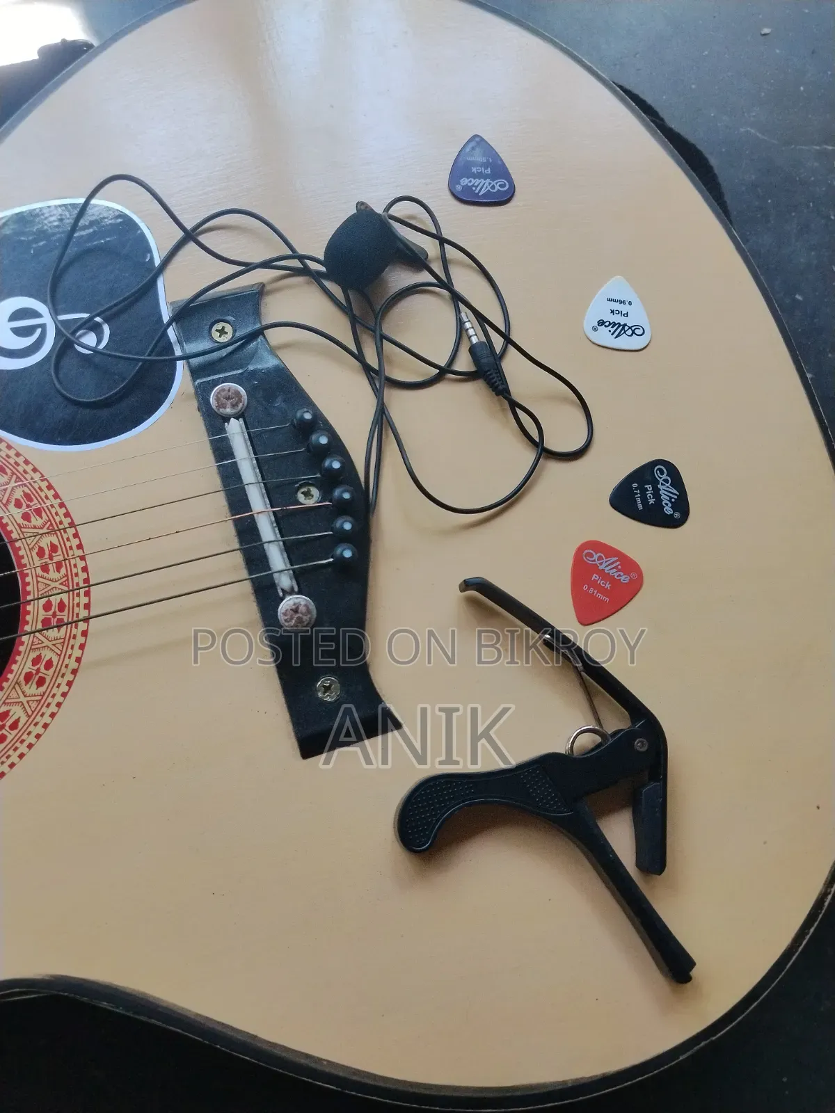 Cutaway Acoustic Guitar